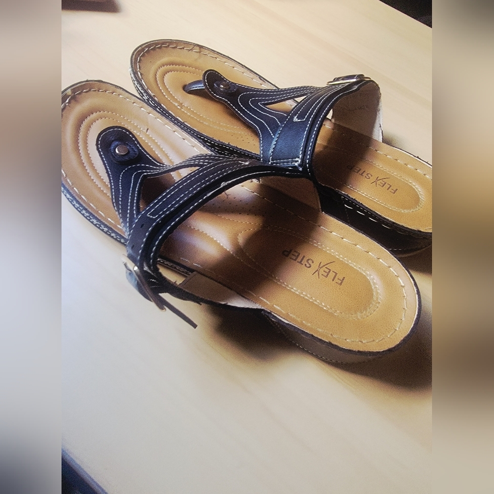 Flexsteps | Black Sandals - Picture 3 of 6